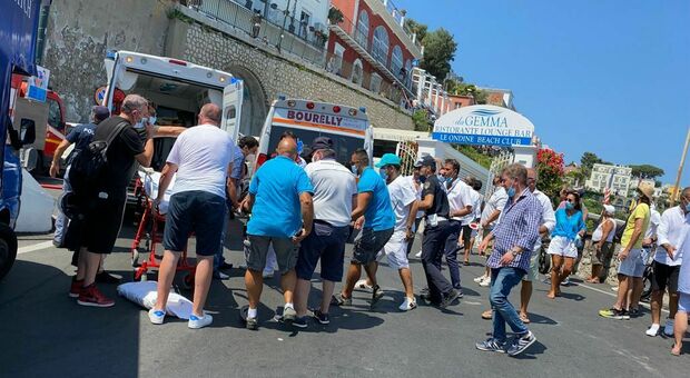 Capri, un morto e quattro feriti gravi: anche gli altri 24 pazienti saranno trasferiti a Napoli