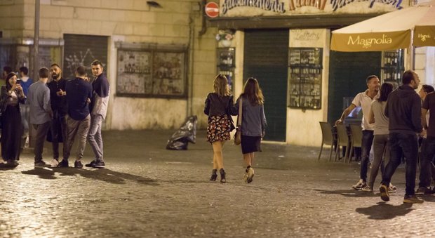 La campagna anti-violenza del Messaggero, app e corsi anti-stupro per le straniere a Roma: le iniziative delle ambasciate