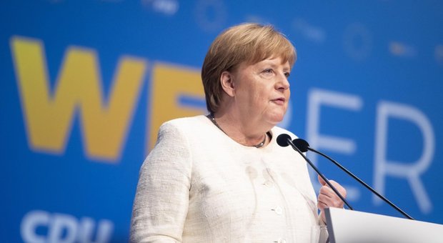 Weber, Barnier e Merkel: ecco i tre big in corsa per le poltrone d'Europa