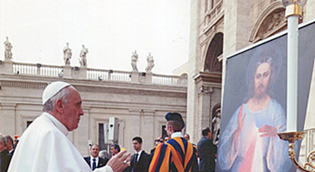 San Pietro, un grande dipinto del monsignore che ritrae i barboni del Vaticano