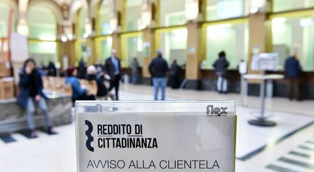 Reddito di cittadinanza per un anno senza requisiti, assolti in 18 perché non sanno l'italiano