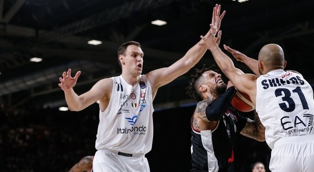 Basket, Bologna vince e impatta sul 3-3. Gara sette al Forum sarà decisiva per lo scudetto