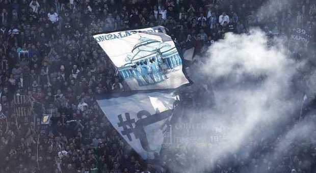 Il Napoli avverte i tifosi: niente petardi e fumogeni ad Oporto, c'è l'arresto