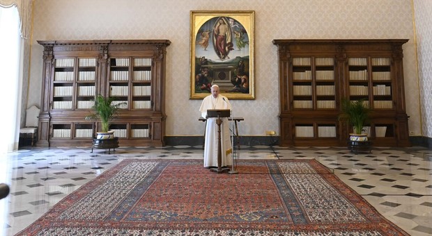 Summit Vaticano per la fase 2 ma si aspetta il nuovo decreto Conte, allarme per i conti