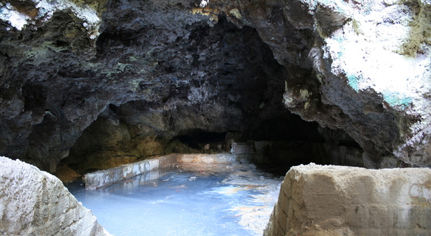 Acquasanta, l'antica grotta termale riapre con i fondi degli Sms solidali del terremoto
