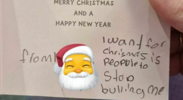 Ragazzina implora Babbo Natale in una letterina: «Ti chiedo solo che la gente smetta di bullizzarmi»