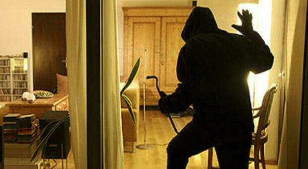 Come difendersi dai ladri in casa durante le ferie? Il vademecum