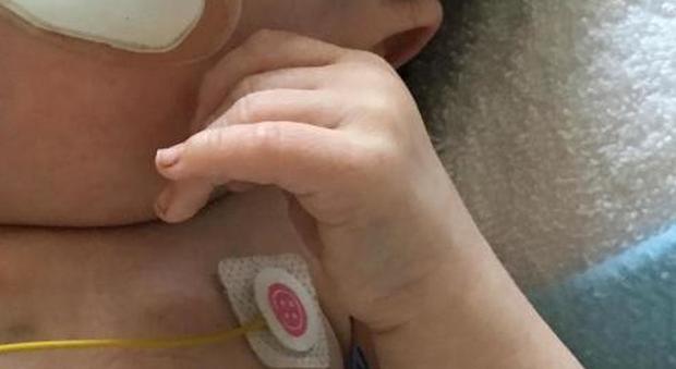 Miracolo a Liverpool: neonato sopravvive a 25 attacchi di cuore