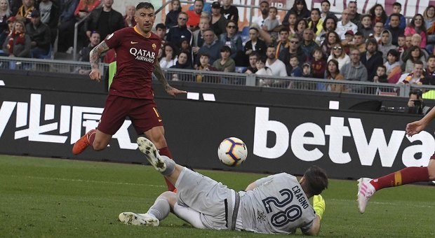 Roma-Cagliari, Kolarov segna l'ottavo gol stagionale (foto FRAIOLI)