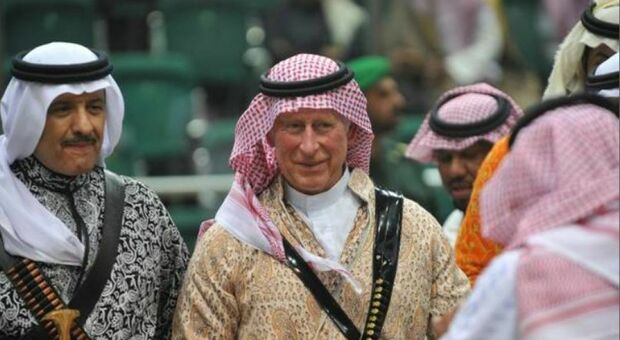 Dopo i soldi del Qatar, quelli di Bin Laden: il nuovo scandalo su Carlo che imbarazza la Royal Family