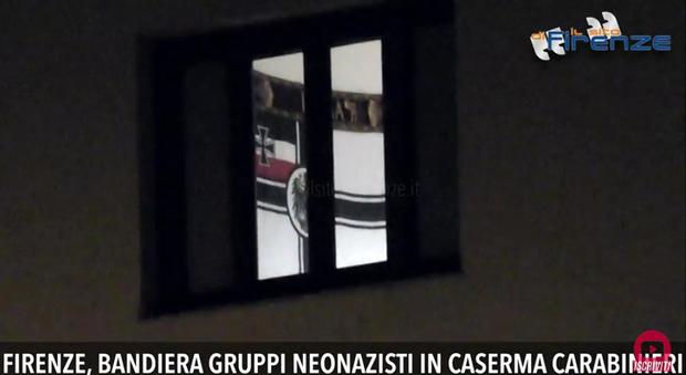 Bandiera nazista in caserma: sanzioni disciplinari in arrivo per il carabiniere ventenne