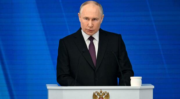 Putin all'Occidente: «La guerra nucleare è una minaccia reale. Abbiamo armi capaci di raggiungervi»