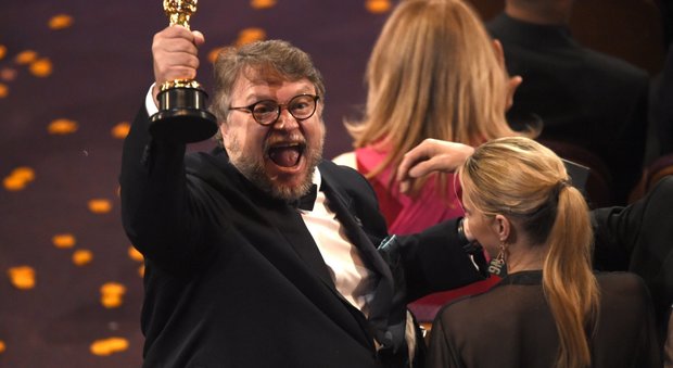 Oscar 2018, La forma dell'acqua miglior film, a Del Toro il premio per la regia. Statuetta a Guadagnino per la sceneggiatura non originale