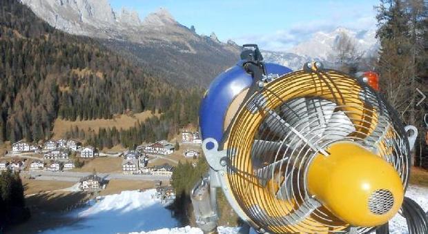 Dolomiti, zero neve e nuovi guai Il vento blocca impianti e cannoni