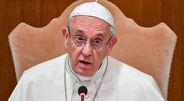 Pedofilia, attacco a Francesco da ex nunzio. Il Papa: «Giudicate voi»