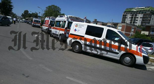 Appalto ambulanze 118, gli operatori non si fidano: «Servono garanzie per l'occupazione»