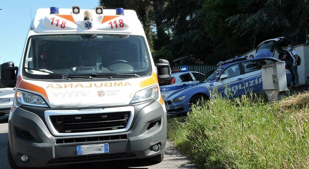Roma, soccorrono un automobilista ferito dopo un incidente: due infermieri aggrediti a calci e pugni