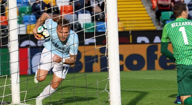 Immobile e Luis Alberto rimontano l'Udinese 2-1 e la Lazio aggancia la Roma
