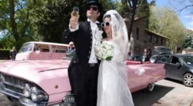 Un matrimonio Yenkee con cadillac rosa per Greg e la sua Nicoletta