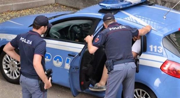 Roma, precipita da un'impalcatura per tentare furto in grande magazzino: arrestato