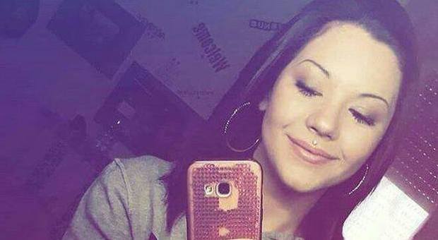 Erika morta a 19 anni in discoteca per mix alcol e droga: caccia allo spacciatore killer