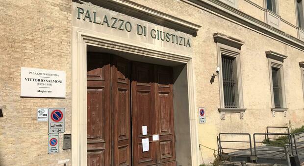 Cattivi odori a Castelferretti, a giudizio i vertici Bufarini: due amministratori accusati di inquinamento ambientale