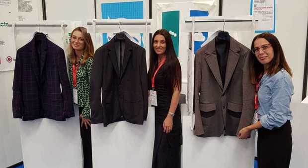 Un team di (quasi) tutte donne inventa la giacca da uomo 4.0: si modifica con un software