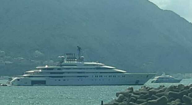 Lo yacht Opera