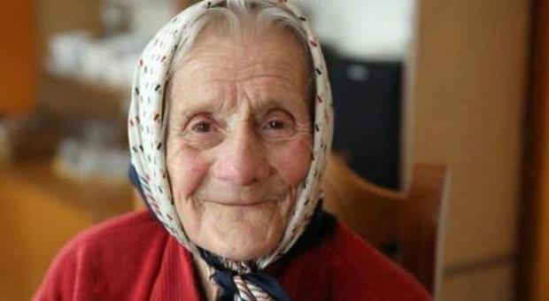 Dichiarata morta, 91enne si risveglia dopo 11 ore all'obitorio: «Vorrei una zuppa calda»