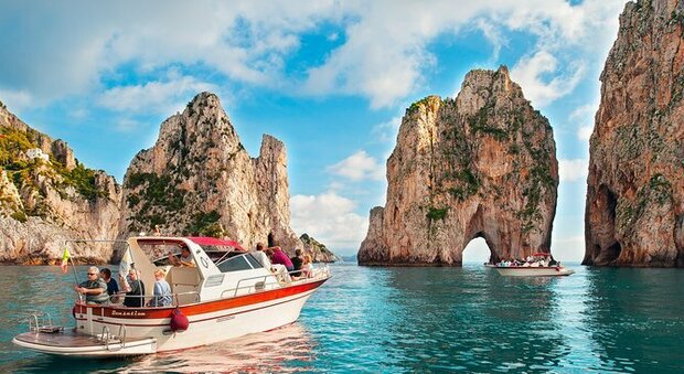Capri, la vacanza di lusso del falso diplomatico: hotel a cinque stelle e spese pazze per 15mila euro