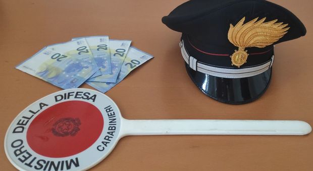 Le banconote sequestrate dai carabinieri di Schio