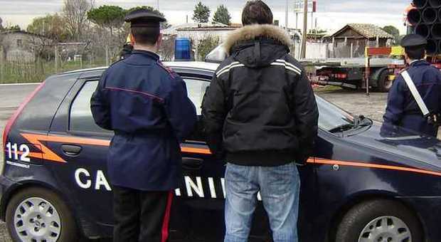 Roma, calci e pugni a un 30enne per derubarlo: arrestati 4 romeni