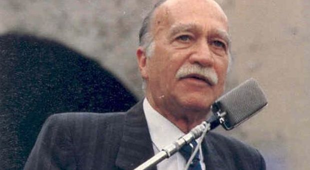 21 novembre 1970 Giorgio Almirante apre 9° congresso del Movimento sociale italiano
