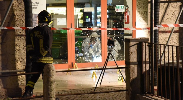 Il supermercato Pam di via Zorzetto a Treviso oggetto dell'attentato
