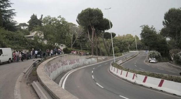 Roma, Alemanno e Ciardi: «Una discarica abusiva sulla Panoramica per colpa del Comune»