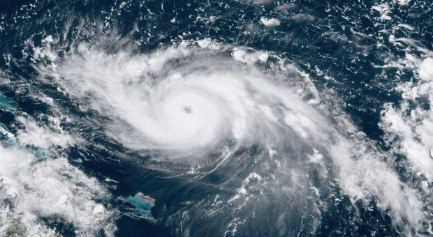 Uragano Dorian si rafforza e punta la Florida. Trump: «Devastante»