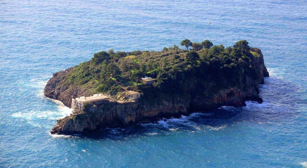 Isca, è pressing sul ministro: «Lo Stato acquisti l’isola che fu di Eduardo De Filippo»