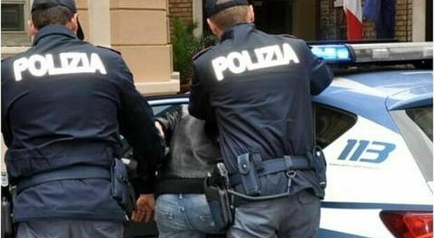 Roma, la polizia sequestra più di 33 chili di droga: 15 arresti e 67mila euro confiscati