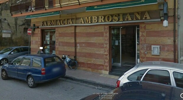 Raid ai danni della farmacia “Ambrosiana” di Caivano: bottino tremila euro