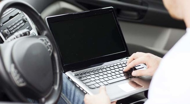 Gli attacchi di hacker diretti verso le auto, che sono sempre più connesse alla rete, diventerà un "problema di sicurezza pubblica" nei prossimi anni