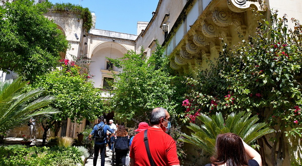 "Cortili aperti", le dimore storiche si svelano ai turisti. Anteprima domenica 14 maggio: 30 palazzi spalancano le porte. Ecco il programma