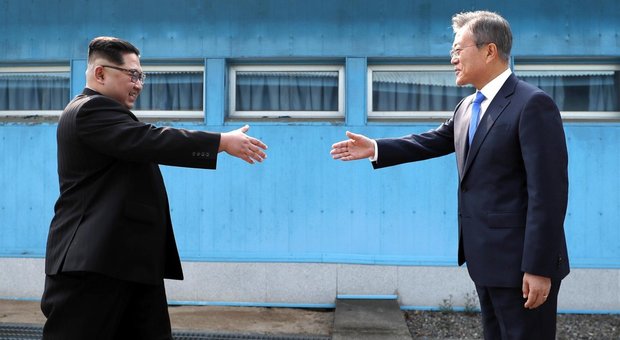 Corea del Nord, incontro storico Kim-Moon: «Occasione per la pace»