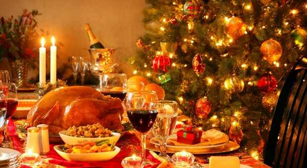 Come digerire bene con metodi naturali dopo i pranzi e le cene delle festività di Natale