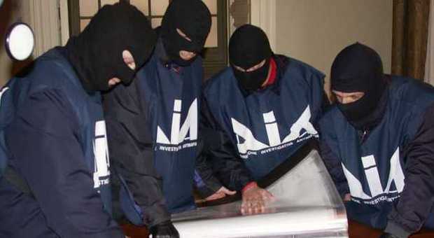 'Ndrangheta, riciclaggio di denaro con fatture false: 4 arresti e sequestro per 5 milioni