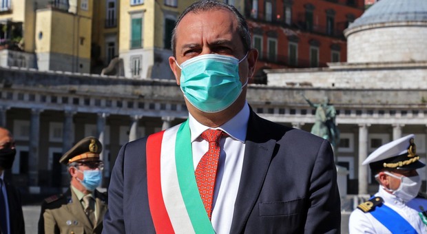 Consiglio comunale di Napoli, non bastano le dieci firme dell'opposizione per mandare a casa de Magistris