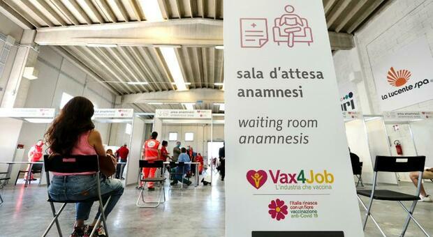 Vaccinazioni, Puglia costretta a rivedere il piano: da lunedì stop alle prime dosi per gli under50