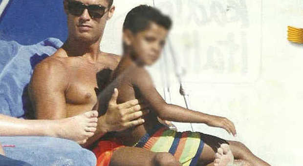 Cristiano Ronaldo in vacanza col figlio Cristiano Jr alle Bahamas