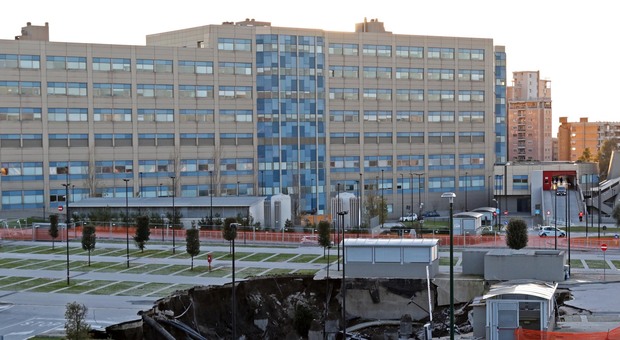 Napoli, Ospedale del Mare nel caos: «Subito un direttore sanitario a tempo pieno, non a metà»