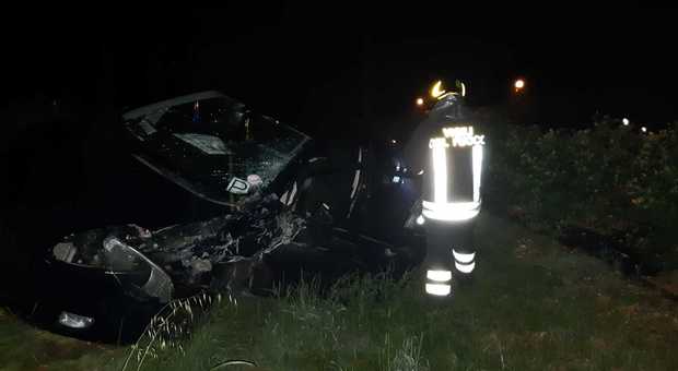 Una delle auto coinvolte nell'incidente frontale a Codroipo sulla Pontebbana