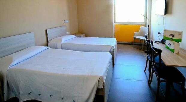 Covid residence a Napoli, è flop: la quarantena si fa a casa, restano vuote 67 stanze